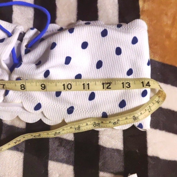 Scalloped edge adorable swim suit - Picture 5 of 6